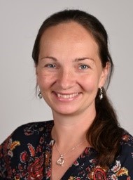 Mag.<sup>a</sup> (FH) Sandra Radlinger